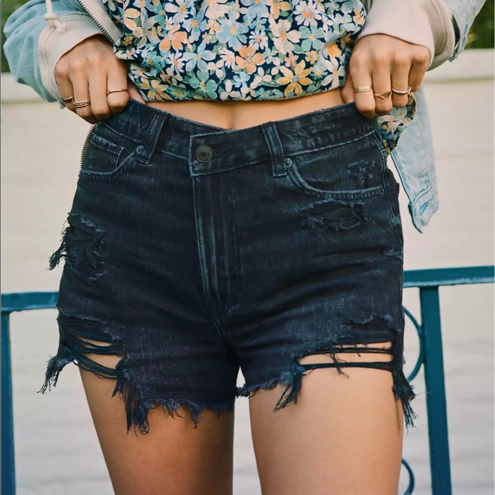 AE Crossover Mom Shorts